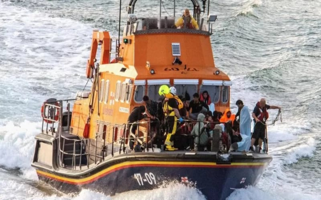 Migrant boat sinks in Channel killing six people