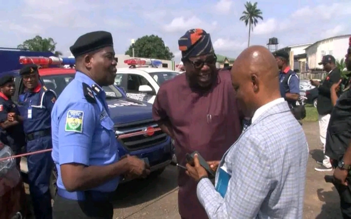 PHOTO: Oyo Donates Patrol Vans To Police