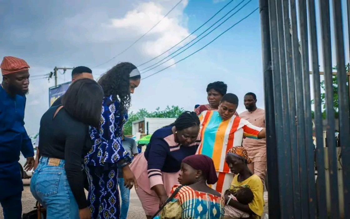 Ogun Commissioner Visits Woman Found With Dead Child, Promises To Support Family