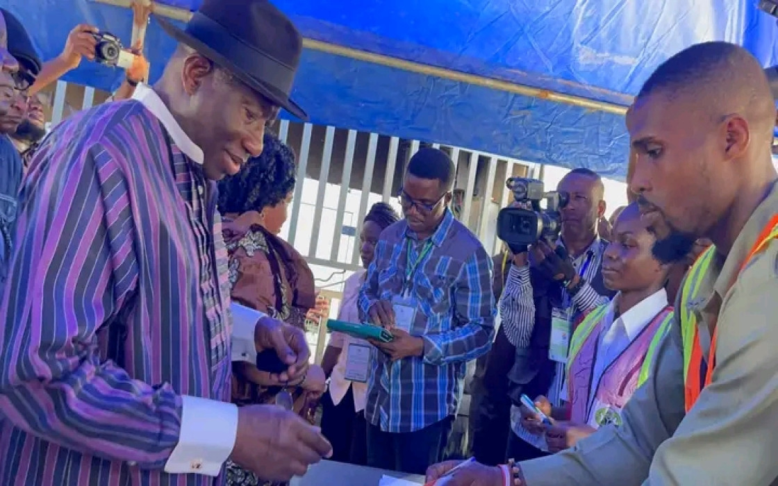 [BayelsaElections] Former president Jonathan, wife cast ballot